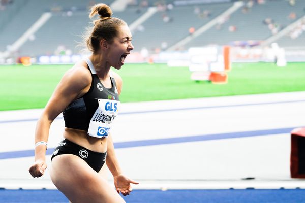 Gina Lueckenkemper (SCC Berlin) gewinnt die 100m in 10.99 Sekunden waehrend der deutschen Leichtathletik-Meisterschaften im Olympiastadion am 25.06.2022 in Berlin